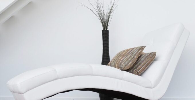 What Colour Paint Goes With Brown Carpet? Best Color Combos and How to Decorate Them