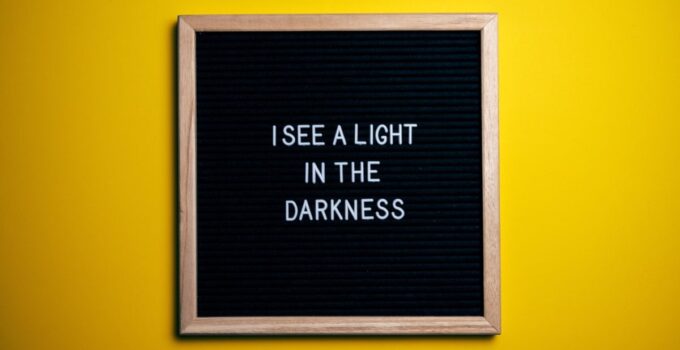 How to Hang a Heavy Platter on the Wall without Causing Any Damage 