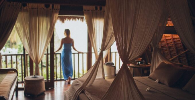 How to Hang Heavy Curtains without Getting Damaged: Our Expert Advice